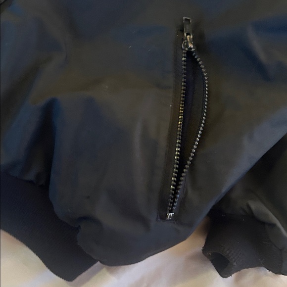 Patagonia Black Bomber Jacket with Purple fleece Lining. For snow, rain and cold - Picture 6 of 16